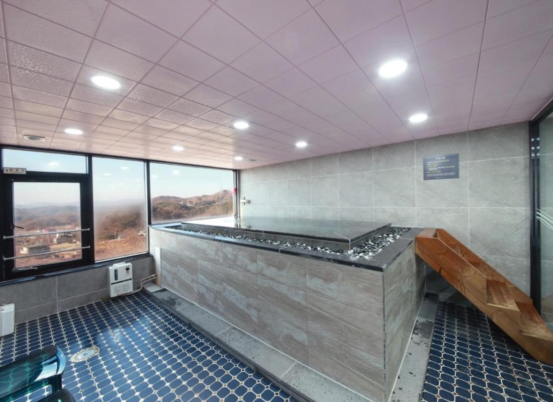Wj Hotel Pool House Wonju Zewnętrze zdjęcie