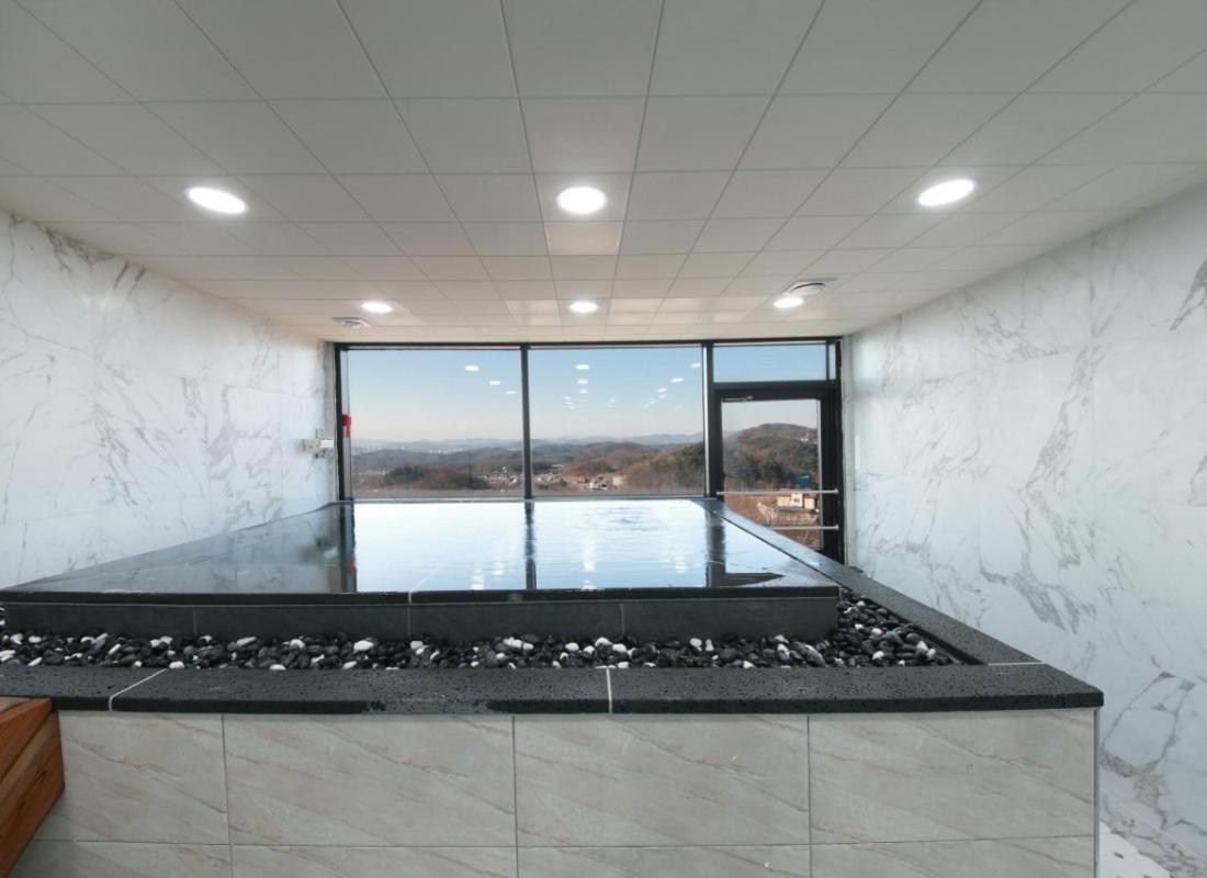 Wj Hotel Pool House Wonju Zewnętrze zdjęcie