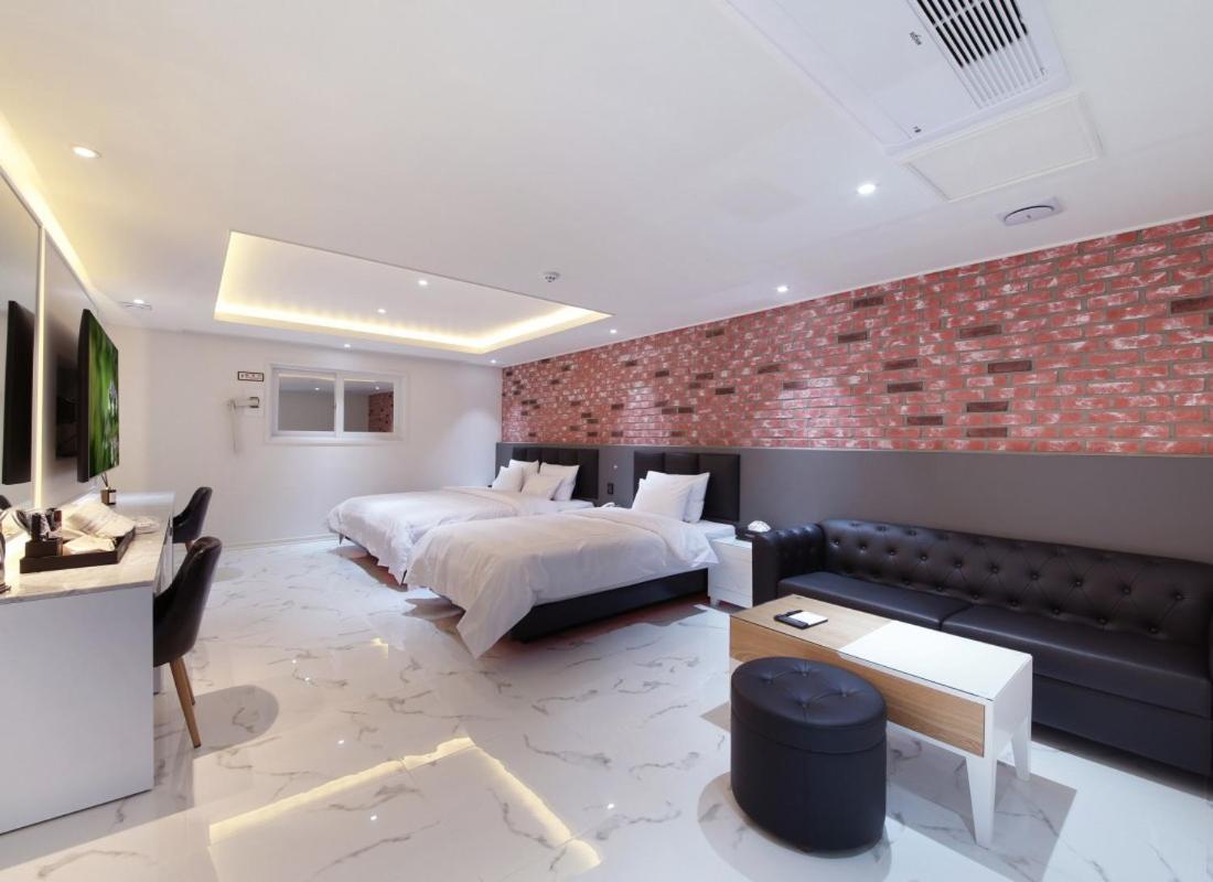 Wj Hotel Pool House Wonju Zewnętrze zdjęcie