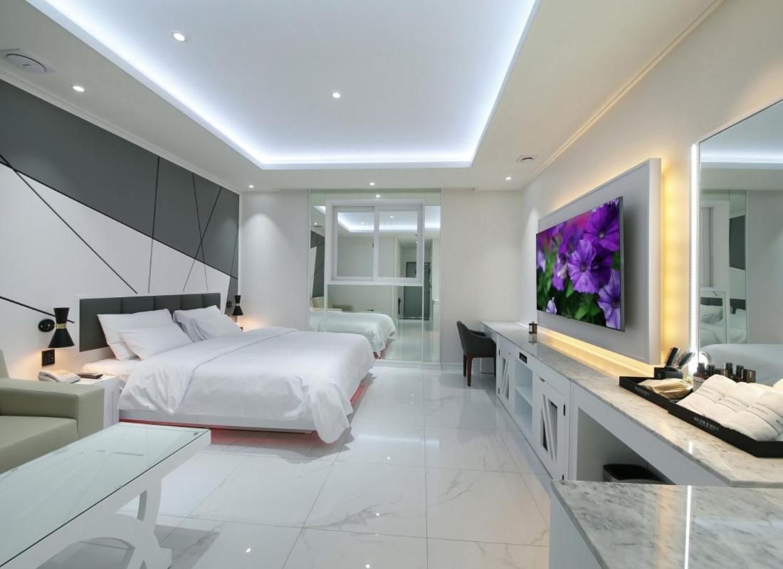 Wj Hotel Pool House Wonju Zewnętrze zdjęcie