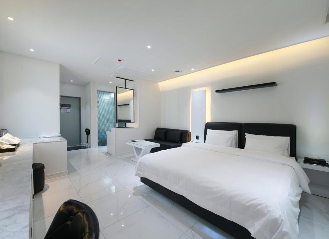 Wj Hotel Pool House Wonju Zewnętrze zdjęcie