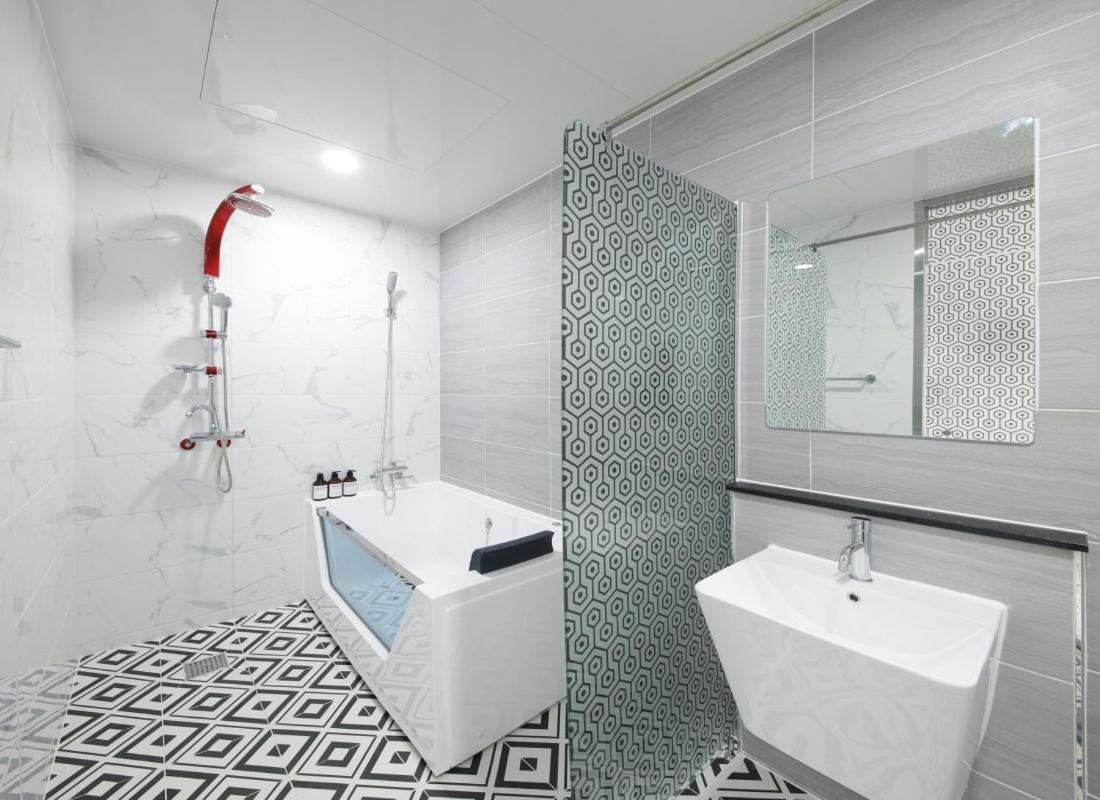 Wj Hotel Pool House Wonju Zewnętrze zdjęcie