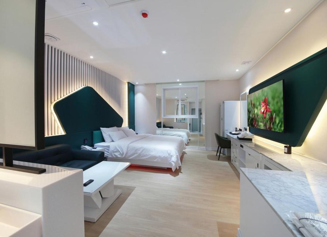 Wj Hotel Pool House Wonju Zewnętrze zdjęcie