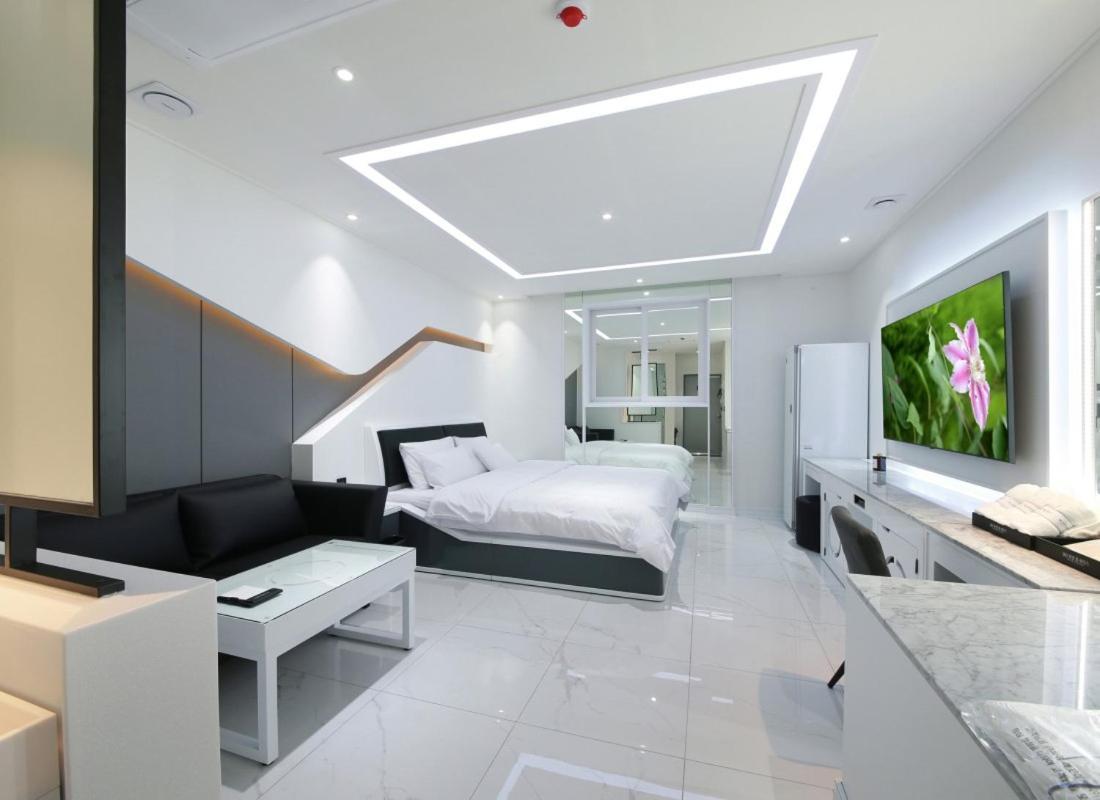 Wj Hotel Pool House Wonju Zewnętrze zdjęcie