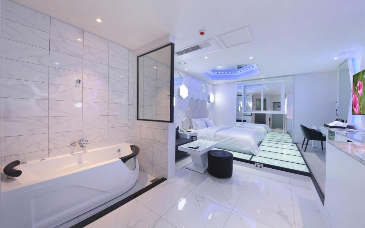 Wj Hotel Pool House Wonju Zewnętrze zdjęcie