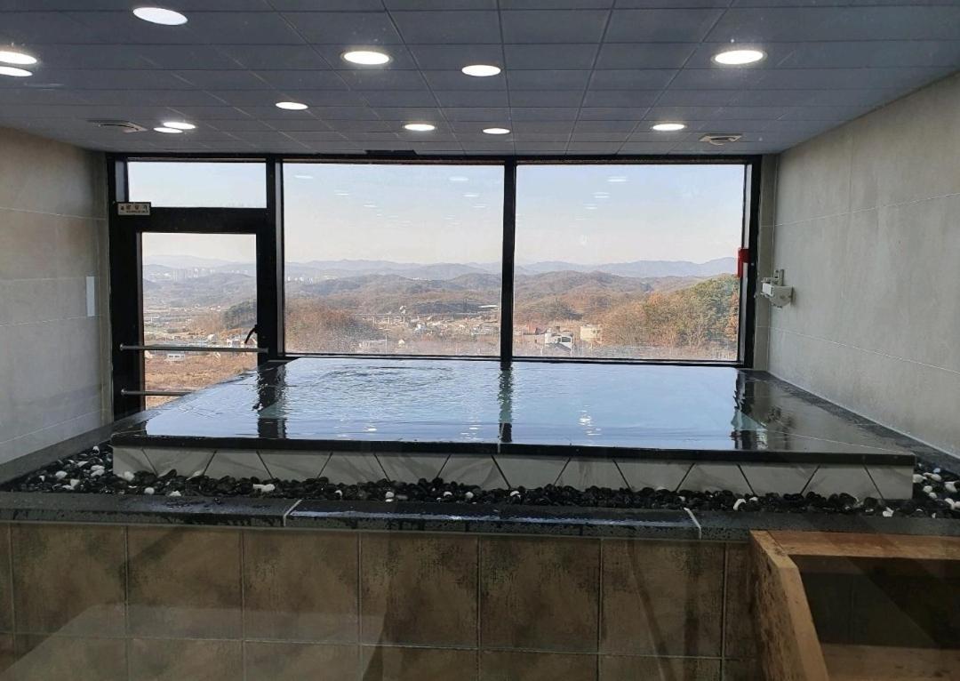 Wj Hotel Pool House Wonju Zewnętrze zdjęcie