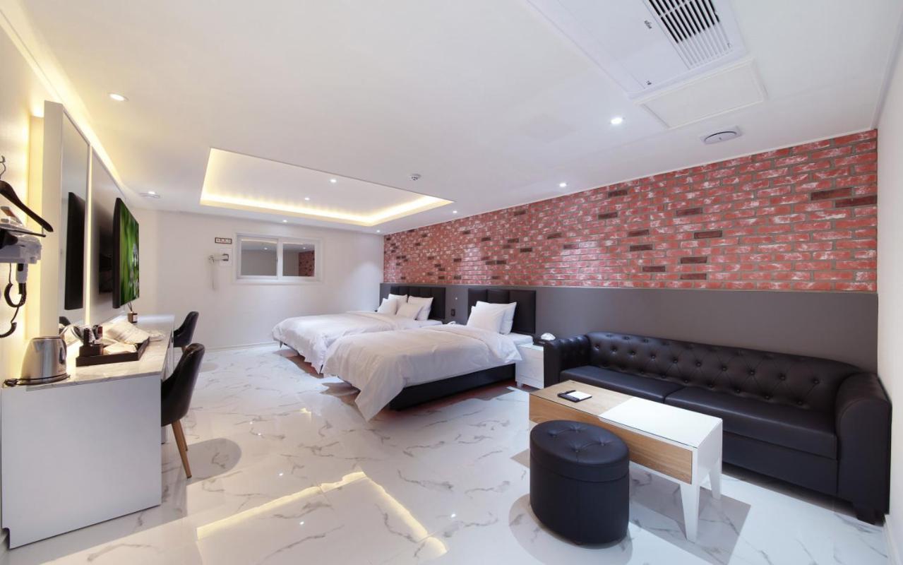 Wj Hotel Pool House Wonju Zewnętrze zdjęcie